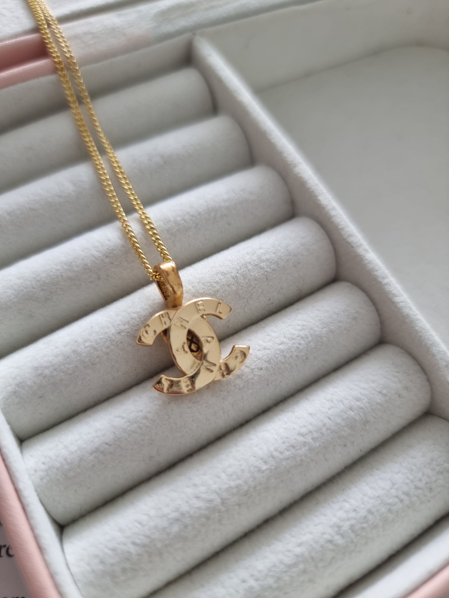 ‘Mayfair’ Necklace CC logo in gold