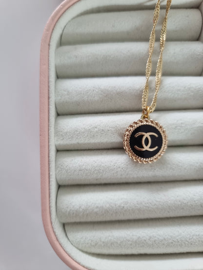 ‘The Windsor’ CC black logo Necklace